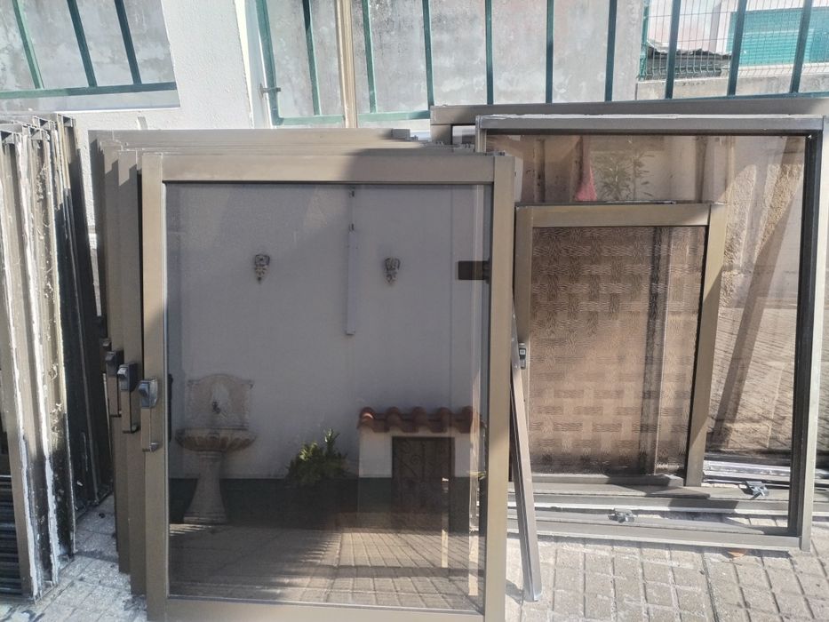 Janelas em alumínio Castanho
