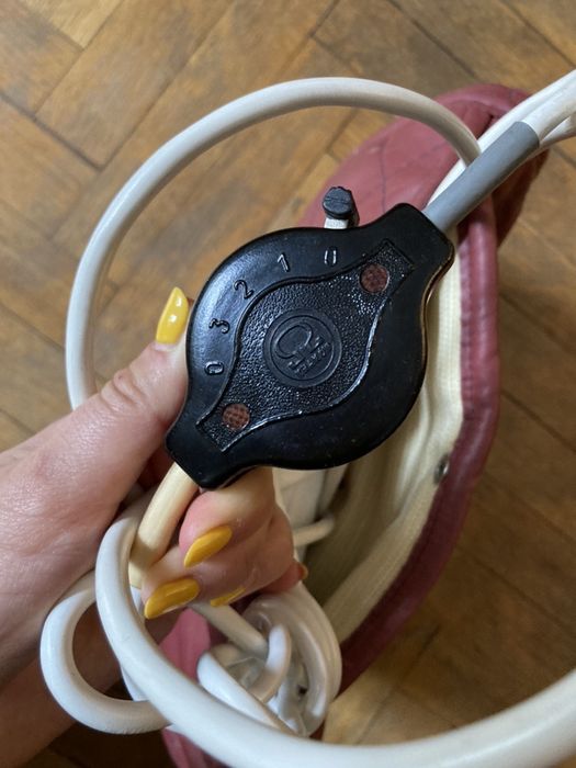 Sprawny rozgrzewcz ocieplacz na stopy prl vintage malinowy na prąd