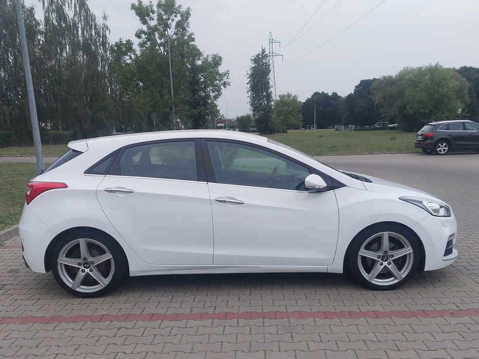 ** Hyundai i30 turbo ** xenony ** ledy ** navi ** kamera cofania ** zamiana **