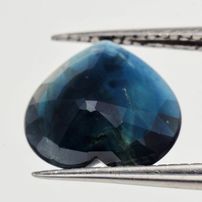 Натуральный сапфир огранки сердце 3.12 карат