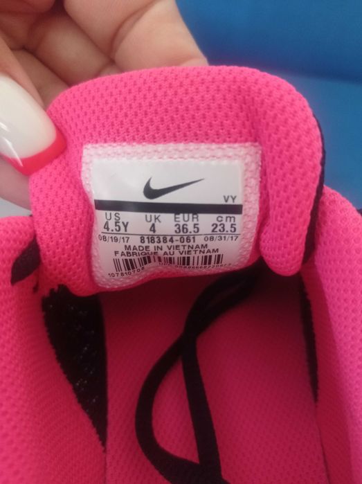 Продамк росовки Nike
