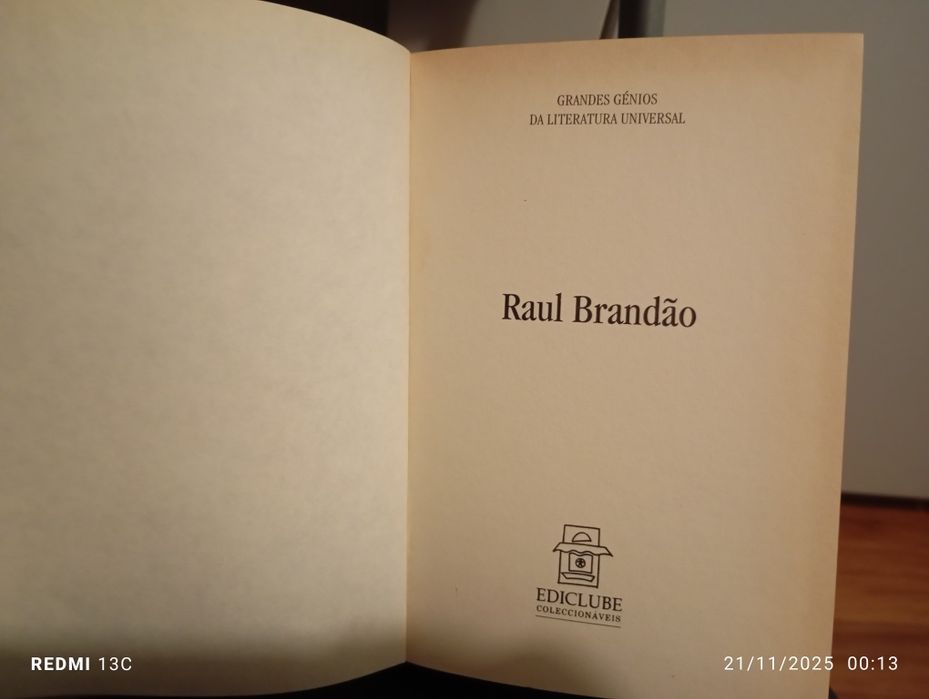 Livro de capa dura " El-rei Junot"