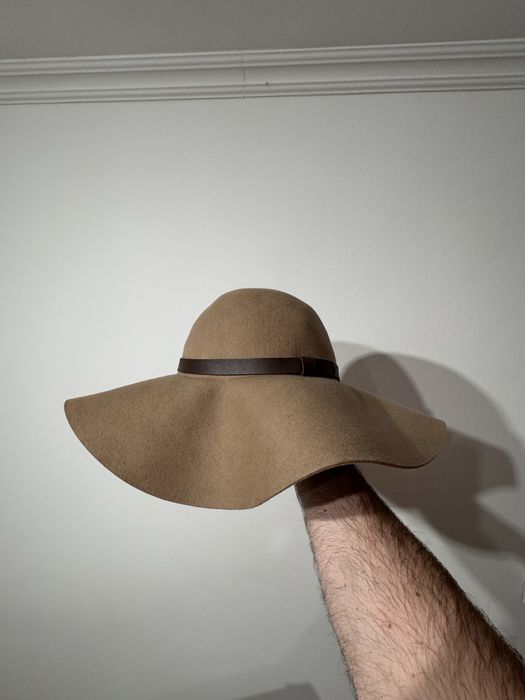 Капелюшки жіночі