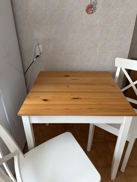Mesa cozinha com duas cadeiras
