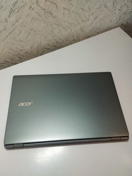 Ноутбук Acer Aspire E5-771G / 17.3 дм / видео 2гб / Core i7-4510U / 8/1000 гб / хорошее состояние