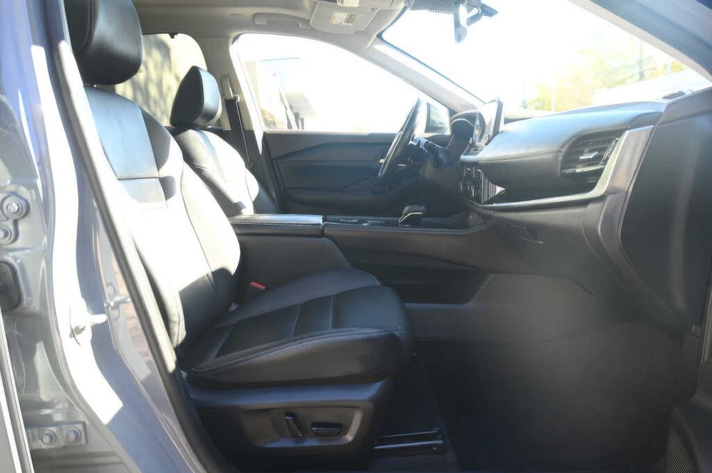 Nissan Rogue SL      2023