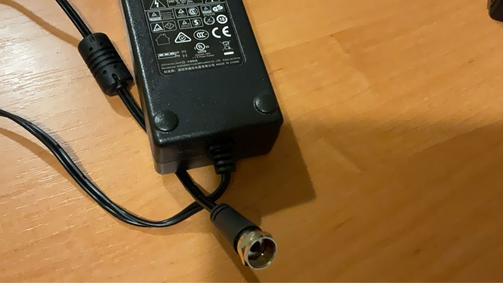 Зарядний пристрій 15v, 18v, 19v, 19.5v