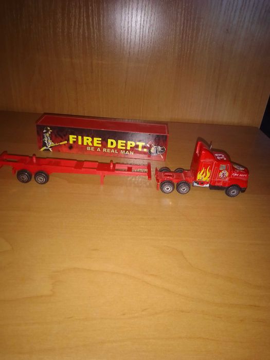 Іграшка дитяча машинка