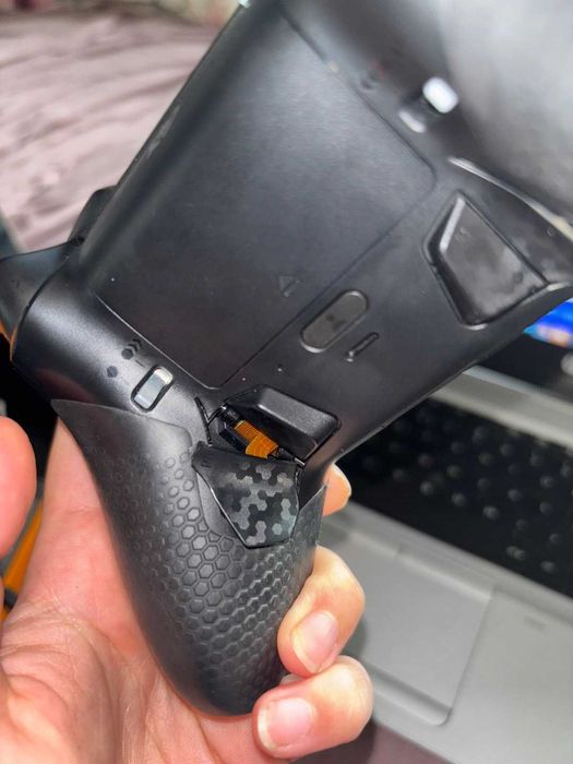 Pad bezprzewodowy scuf Instinct Pro Steel USZKODZONY
