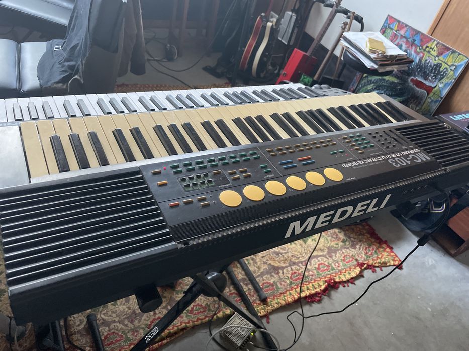 Orgão Medeli MC-103