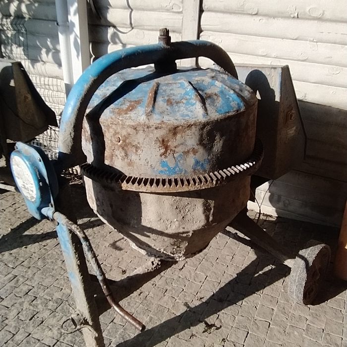 Бетономешалка на 320л.,220В б/у