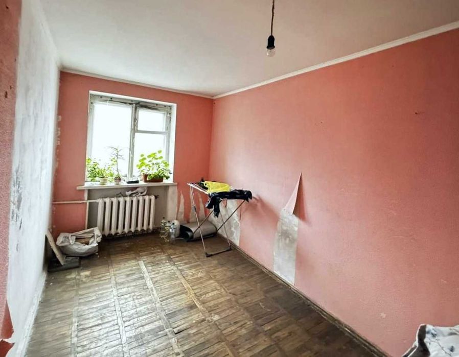 Продам 2-к квартиру в кирпичном доме на Сухомлинского / Слобожанское