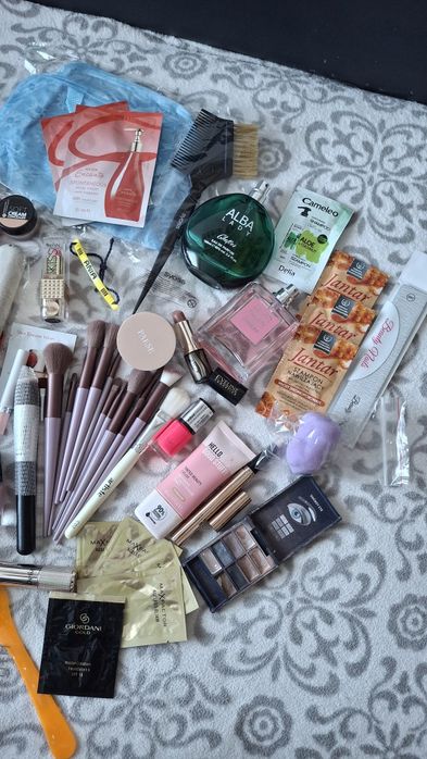 Zestaw kosmetyków damskich