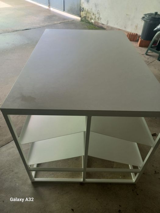 Aceito troca em maquina de Costura urgente Mesa de ferro com  tampo d