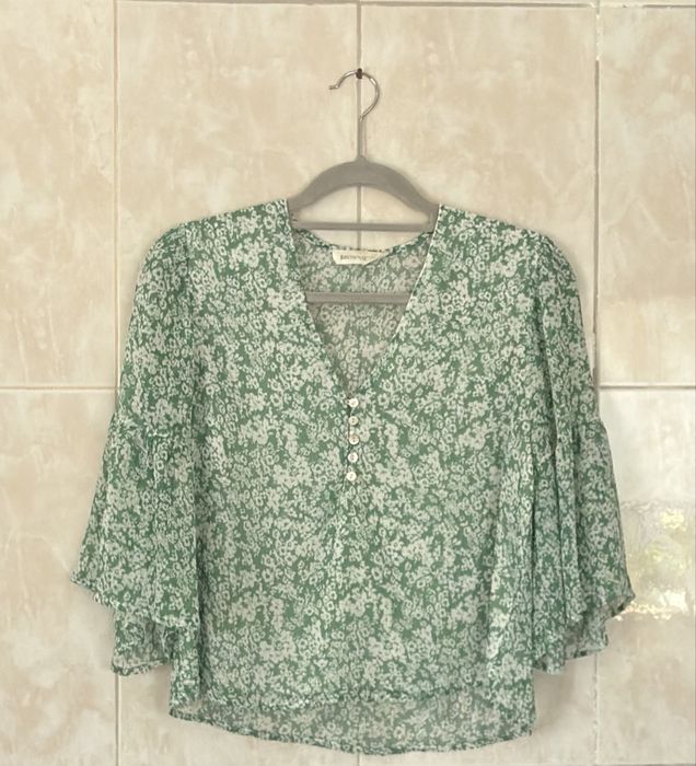 Blusa Florida e fluida em bom estado marca Brownie S-M
