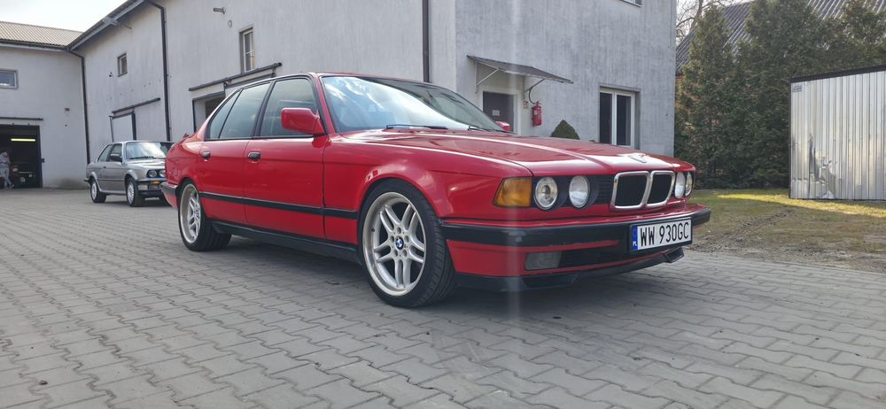 BMW Seria 7 Bmw e32 V8 Brillant rot INDYWIDUAL