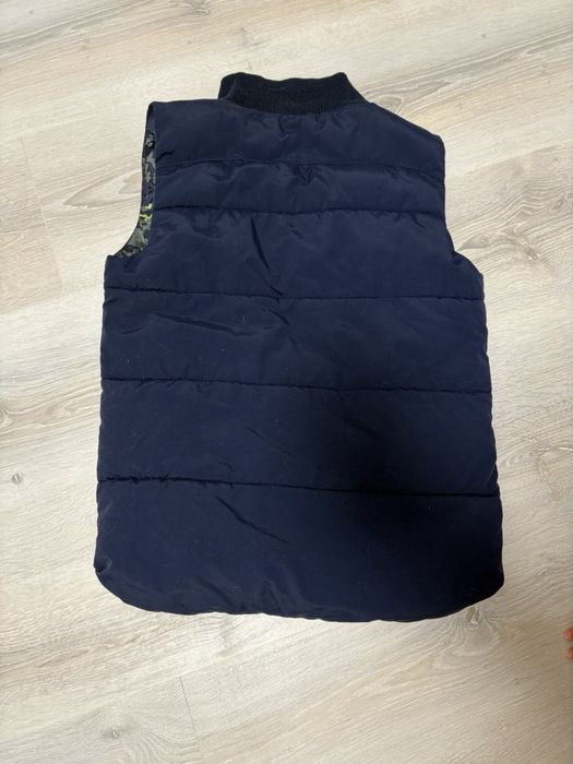 Жилетка H&M з синтетичним утеплювачем, дуже тепла. Розмір С-М