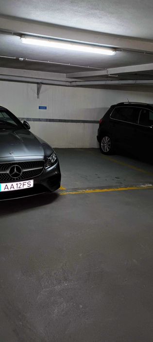 Lugar Garagem em Prédio junto Aeroporto Sá Carneiro.