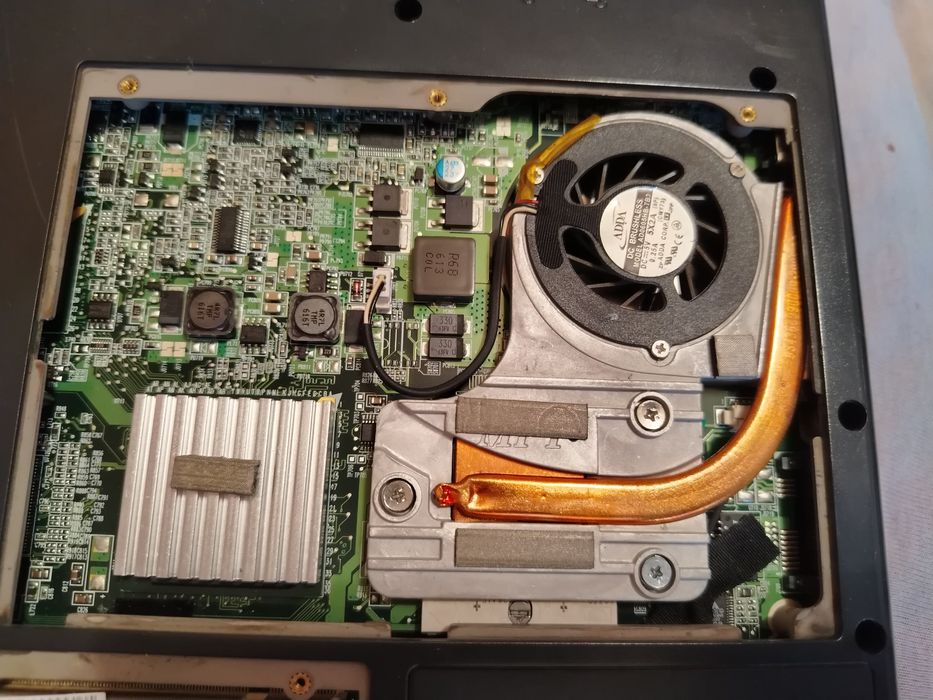 Laptop Fujitsu Siemens na części