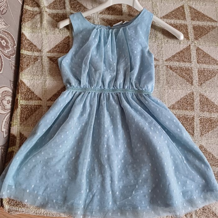 Продам нарядну сукню 116