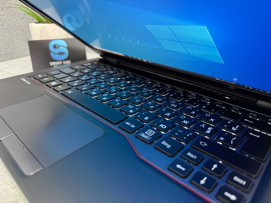 Стильний ноутбук Fujitsu U729/i3-8145u/12.5"/8gb ddr4/FullHD