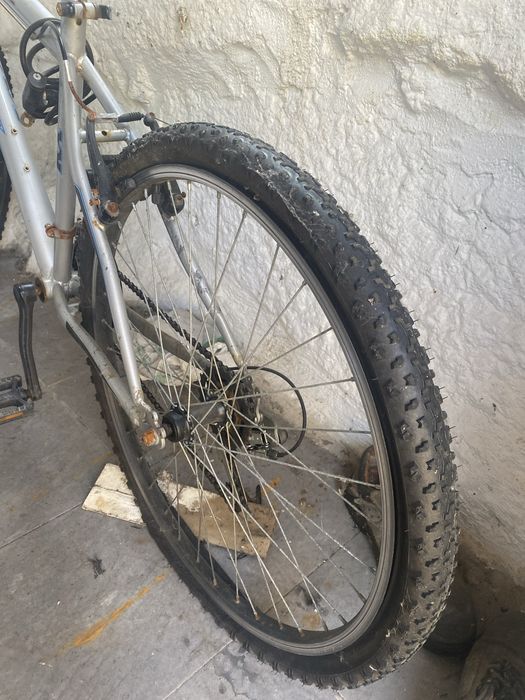 Bicicleta prateada