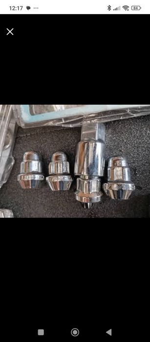 Parafusos e porcas de segurança