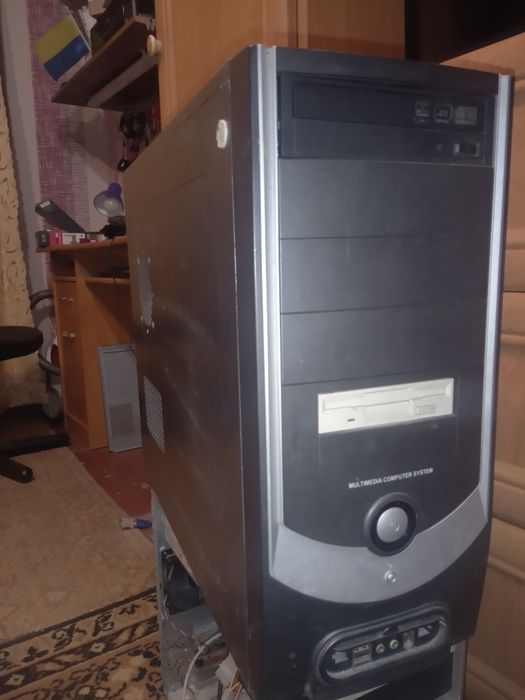 Стстемный блок (комп'ютер)