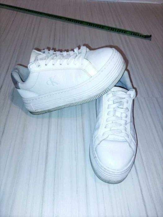 Białe buty Calvin Klein na platformie rozm 36