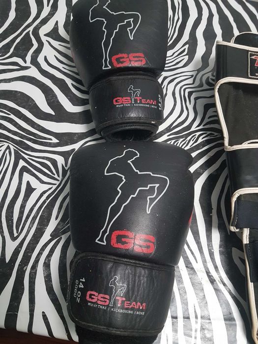 2 pares de luvas e proteções Mms- kickboxing e Muai Thai