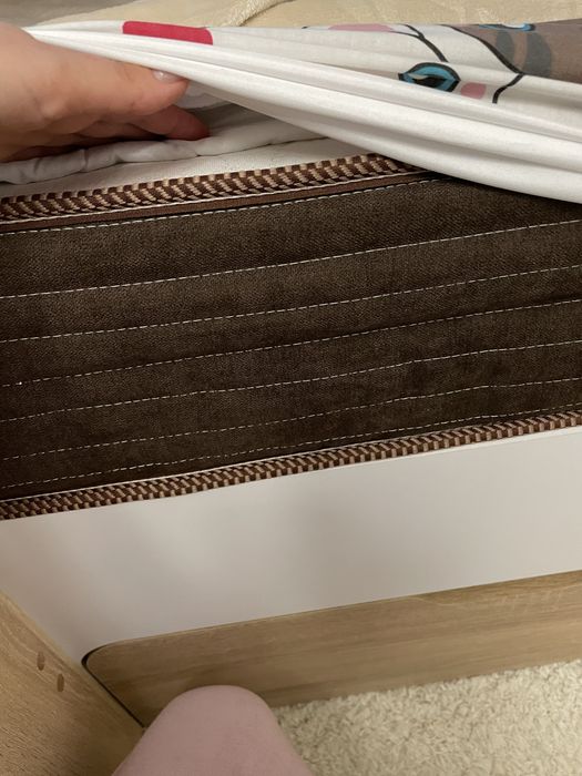 Двохярусне ліжко