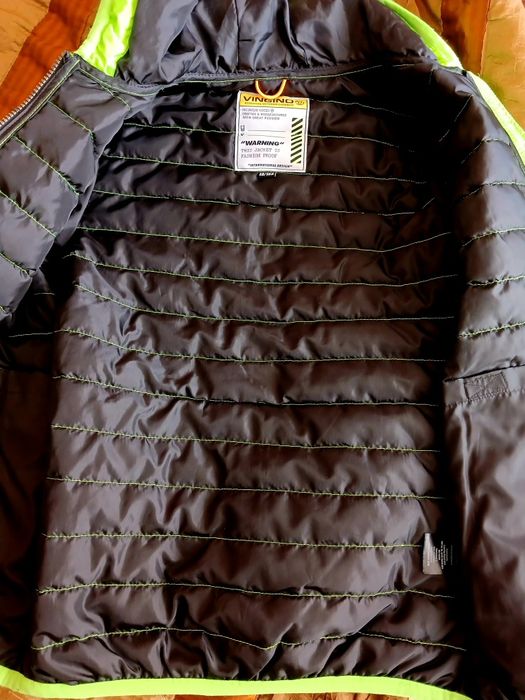 Продам курточку весна