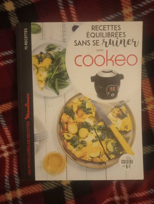 Lote de 3 livros de receitas em francês - Cookeo e cozinha vegetariana