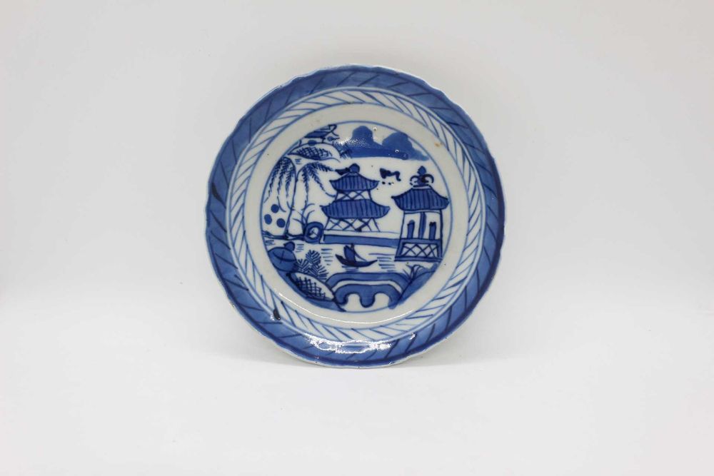 Prato recortado 14 cm em porcelana Chinesa Cantão XIX