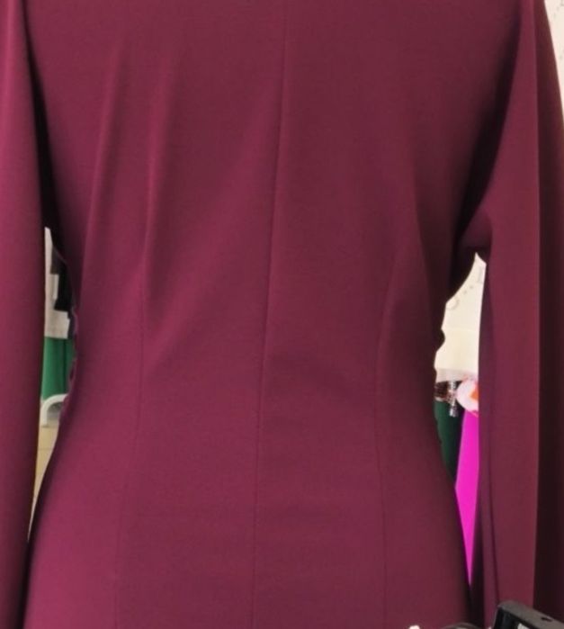 Nowa Sukienka w kolorze bordo, elegancka szeroki rękaw rozmiar S