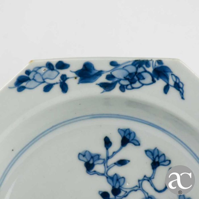 Prato fundo octogonal, porcelana da China período Qianlong, séc. XVIII