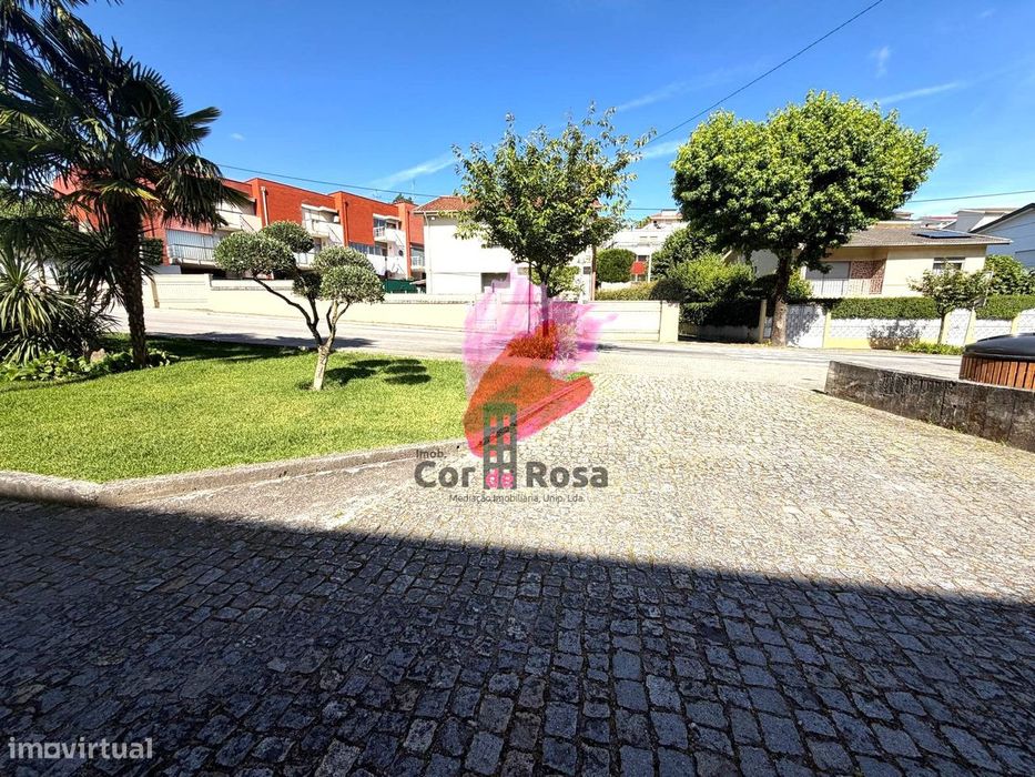 Apartamento totalmente restaurado no r/c com terraço e fantástica...