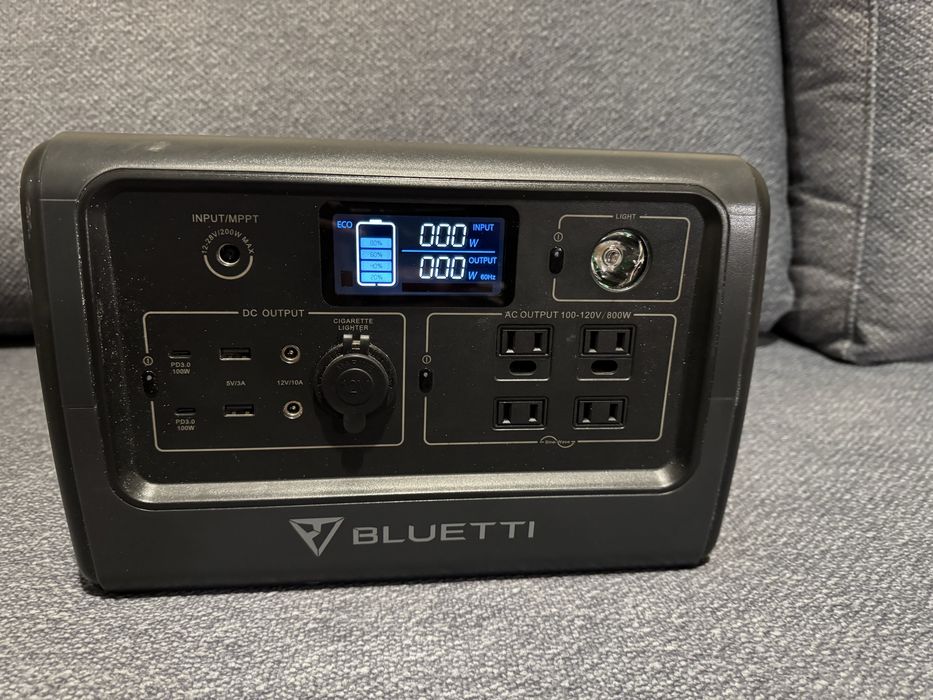Bluetti EB70S 716Wh / 800W – портативна зарядна станція LiFePO4, ідеальний стан