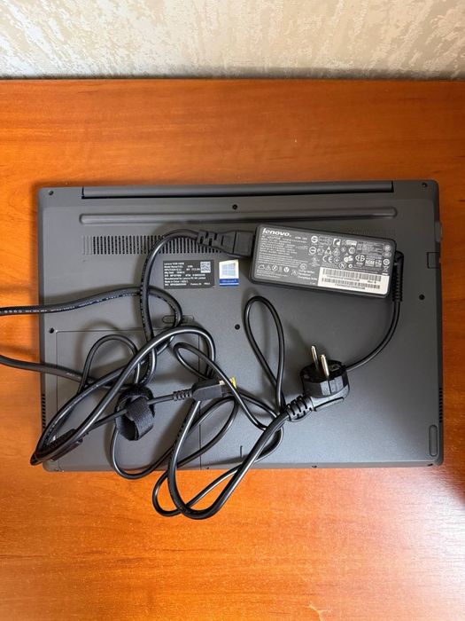 Ноутбук Lenovo  i5-8250U 4GB RAM SSD 128