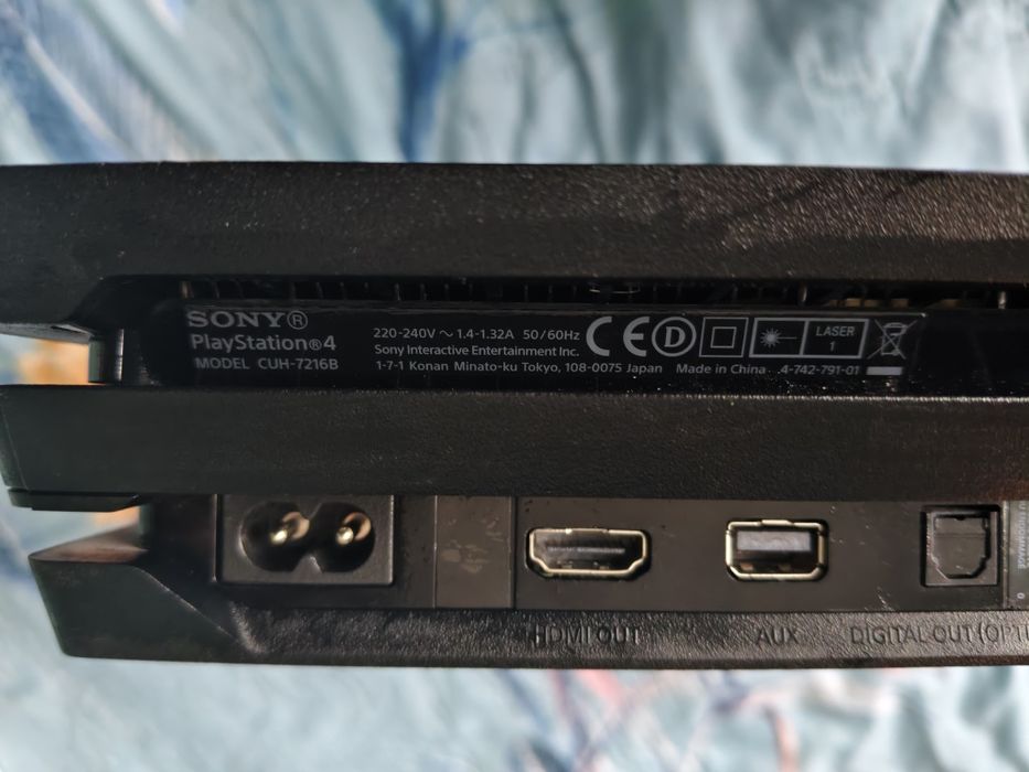 Ps 4 pro 1 TB CUH 7216B
