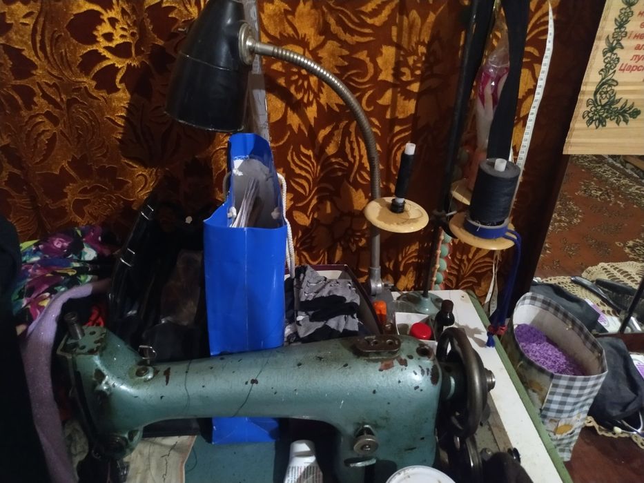 Продам швейную машину
