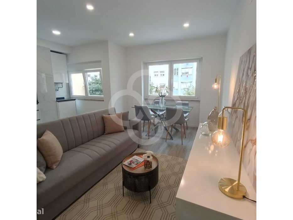 Apartamento T3 totalmente remodelado em Bairro familiar em Benfica ...
