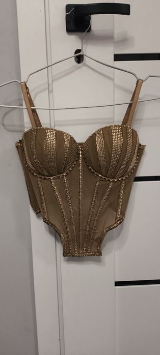 Gorset z diamentami