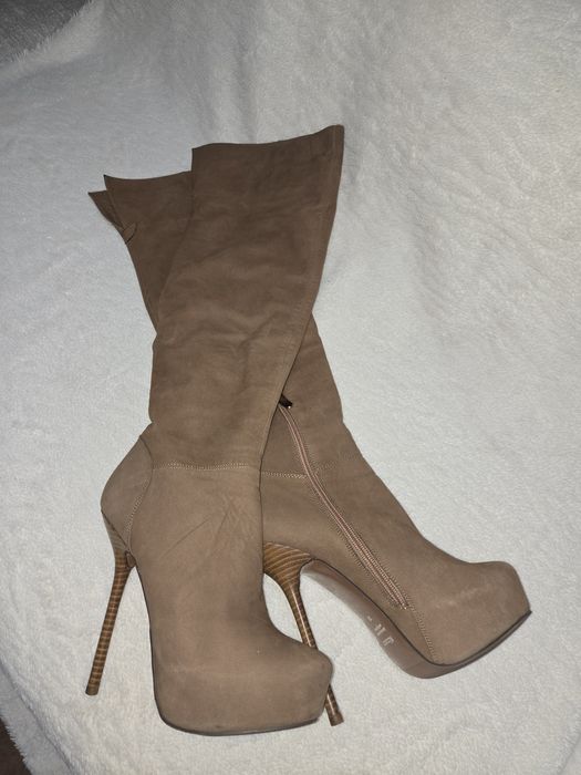 Kozaki Kazar 38 zamsz beżowe