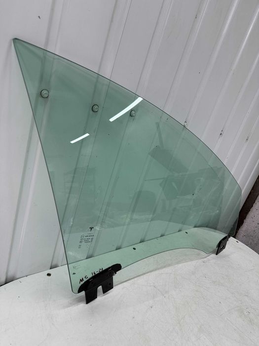 Скло Праве заднє переднє Tesla MY 22 M3 18- MS 16-21 скло праве Тесла