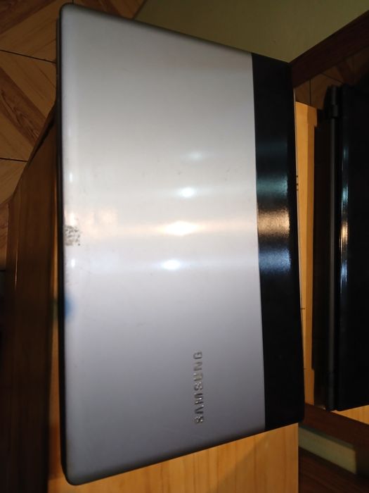 Laptop Samsung NP300E5C Win 7 hdd 500gb 4gb ram