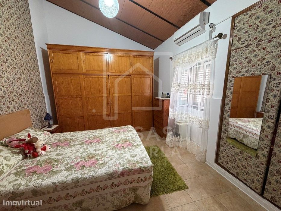 Propriedade T3 com Anexo T1+1 completamente renovada e jardim com 1...
