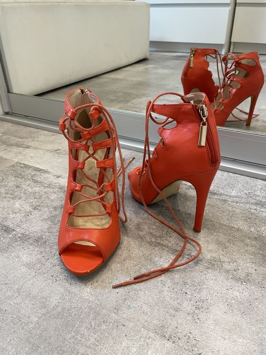 Pomarańczowe koralowe sznurowane sandałki roz 36