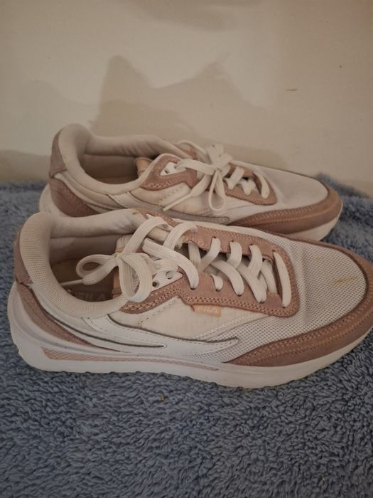 Ténis da marca Fila N. 38