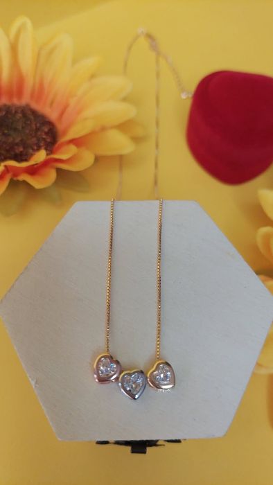 Colar 3 corações 3 ouros, folheado a ouro com zirconia, semijoia.